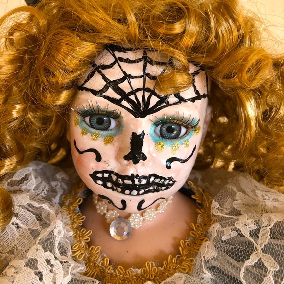HALLOWEEN “DIA DE LOS MUERTOS” Hand Painted Doll - Picture 3 of 10
